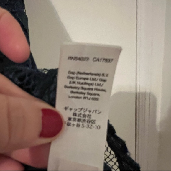 GAP lace top size L. Never been worn (F138) - Picture 4 of 10
